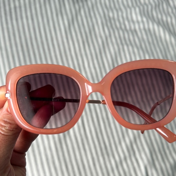 LOFT Coral Sunglasses - Picture 1 of 5